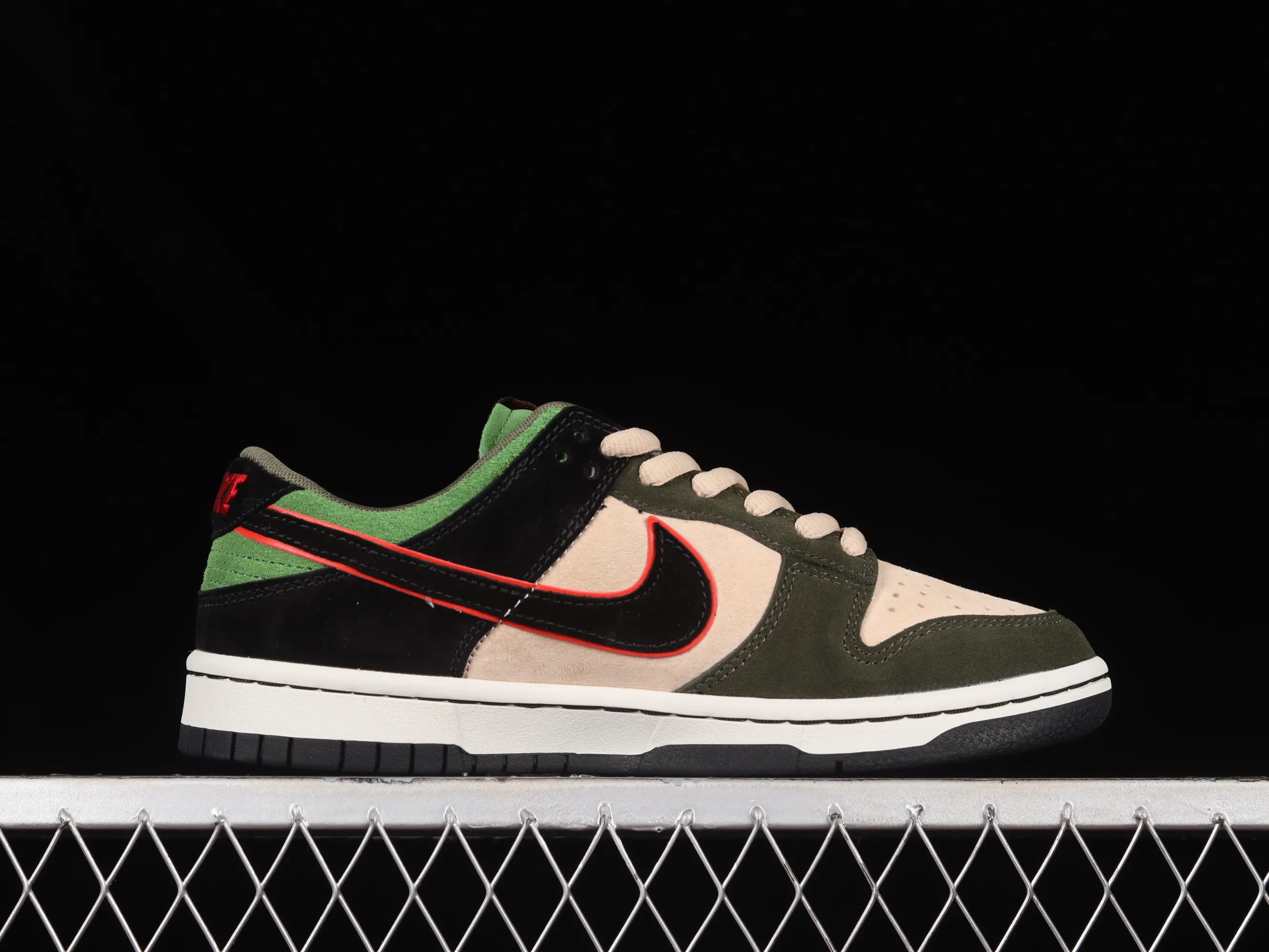 All Categories Nk SB Dunk Series Nk SB Dunk Low Low-top sneakers Otomo Katsuhiro x Nk SB Dunk Low "Steamboy OST" Creative customization collaboration Otomo Katsuhiro joint SB low-top sports and leisure sneakers LF0039-025